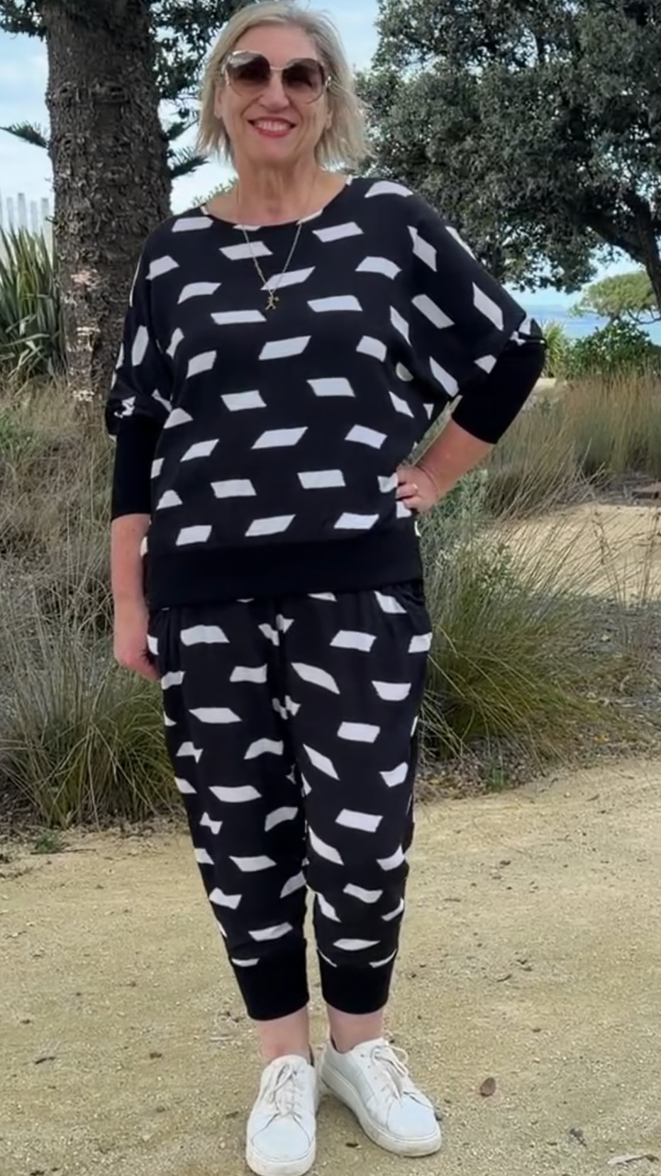 Rae top b/w print