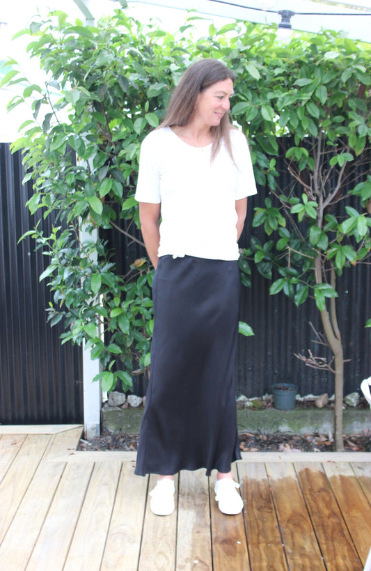 Bias cut skirt - black satin