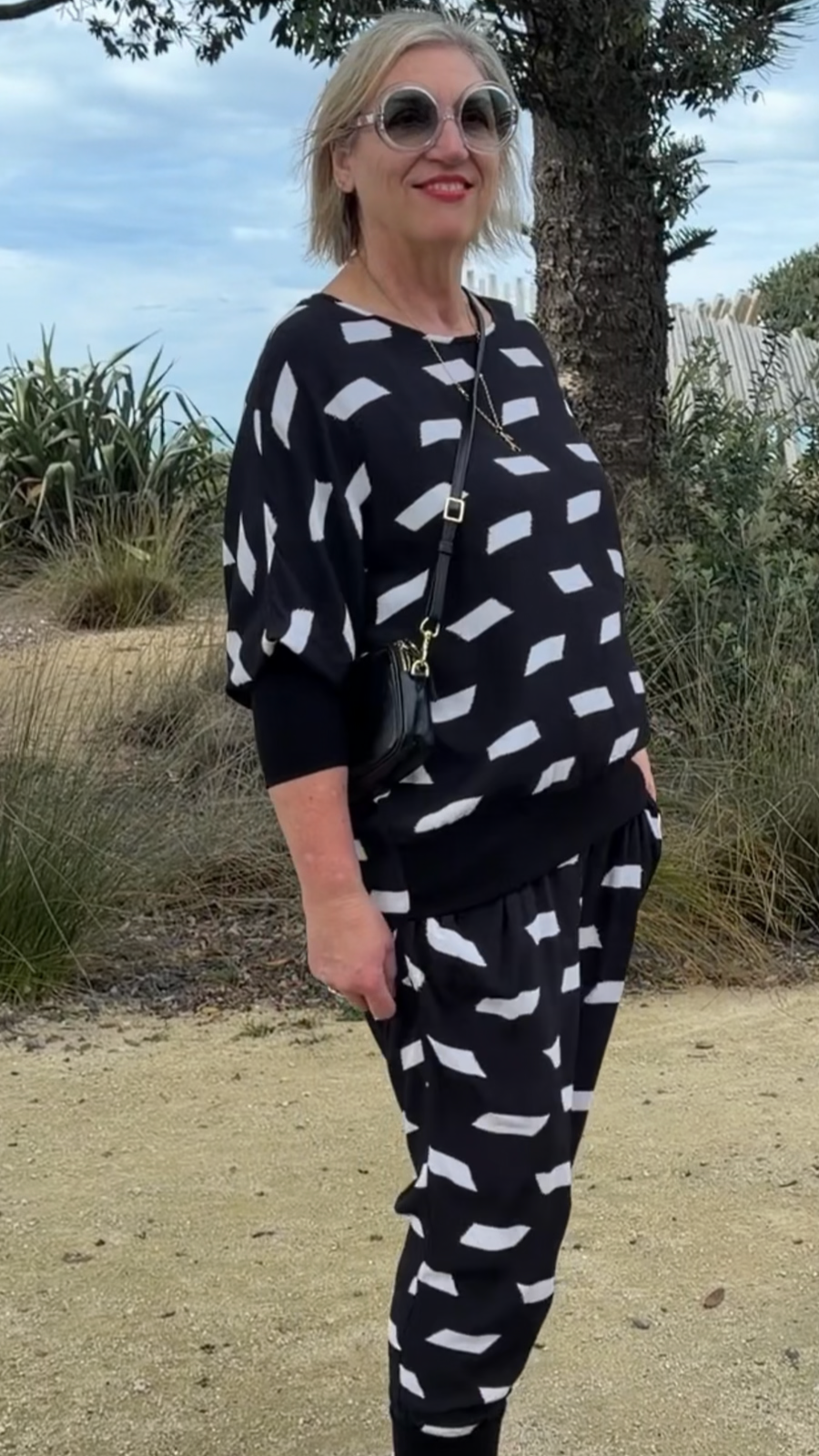 Rae top b/w print