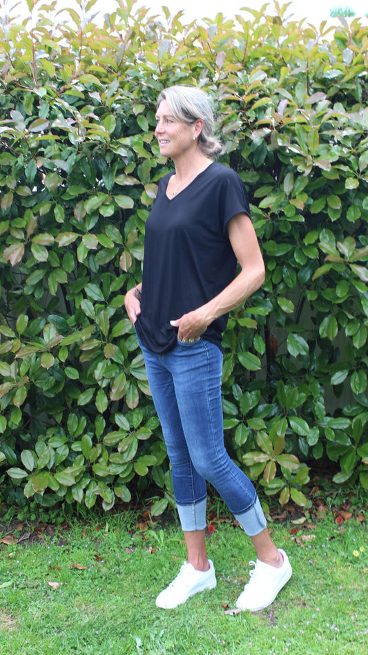 Demi tee - black // PRE ORDER