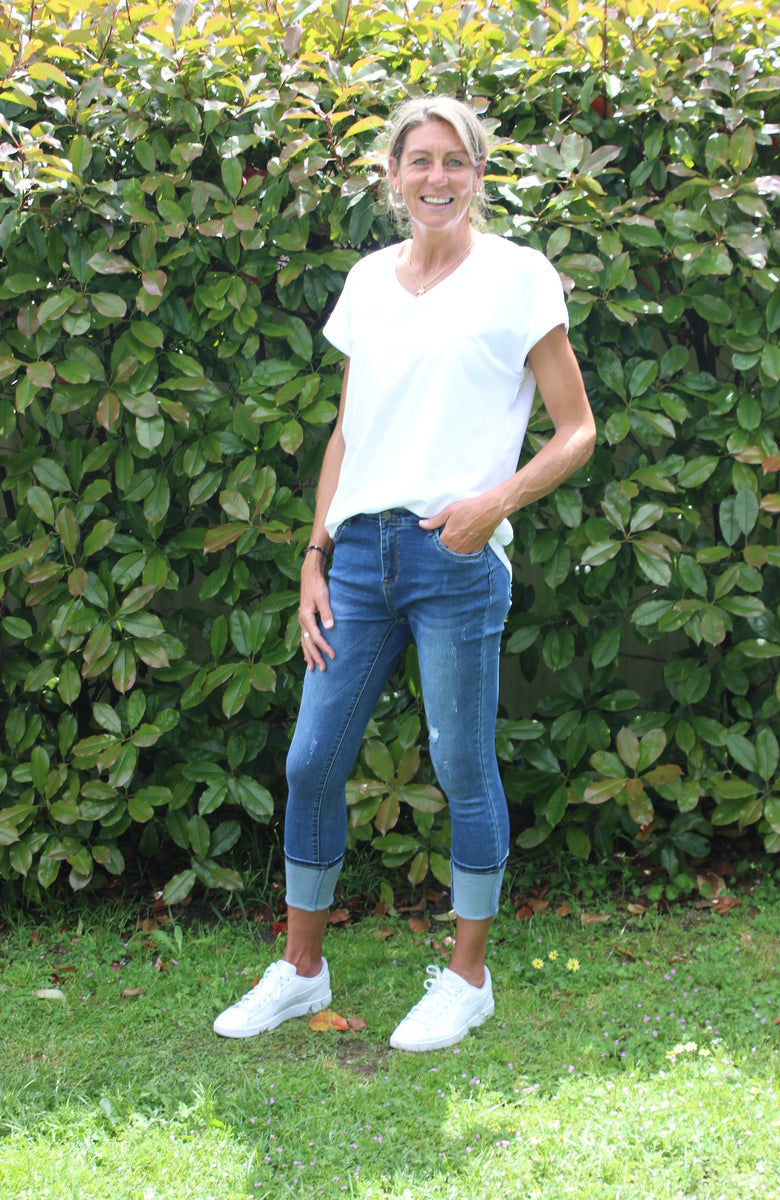 Demi tee - white // PRE-ORDER